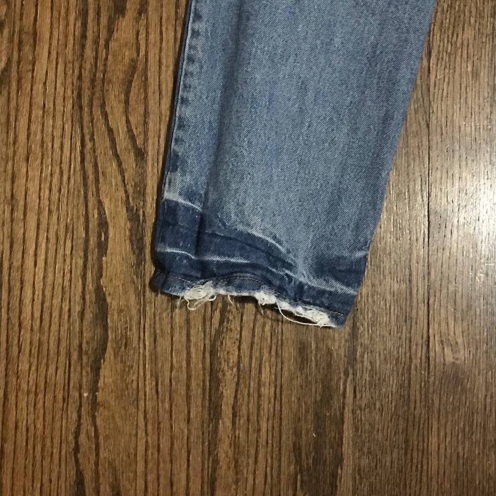 SOLD ☀️ Universal Thread Distressed Mom Jean - Picture 4 of 5